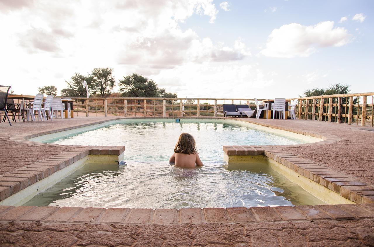 Kgalagadi Lodge Askham Экстерьер фото