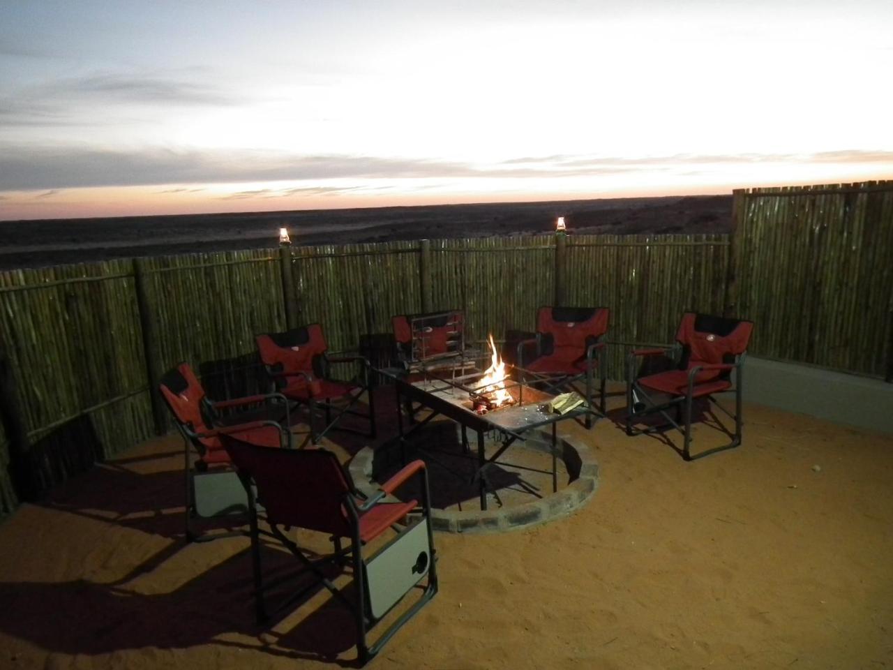 Kgalagadi Lodge Askham Экстерьер фото